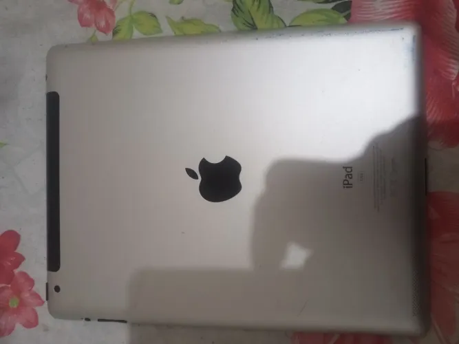 1 iPad e 1 tablet da Samsung