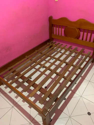 Cama de Casal de Madeira 