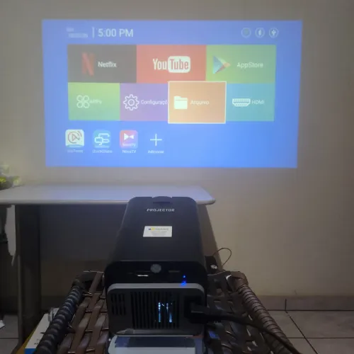 Mini Projetor HY320 com Smart Tv/ Android/ Wifi 6 e Bluetooth