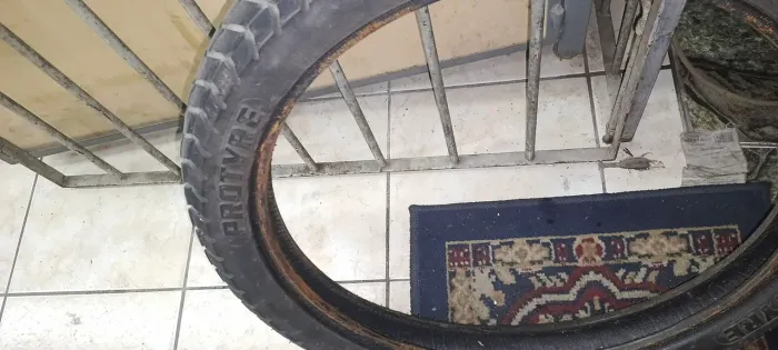 Par de pneu da bros dianteiro da marca protyre e traseiro da marca maggion