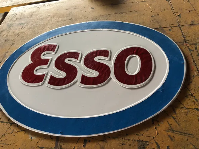 Placa de metal esmaltada  Esso em alto relevo 