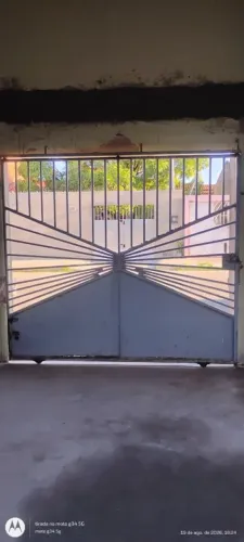 Portão de ferro de garagem 2.38 largura por 2.10 de altura 400 Reais mas tem conversa