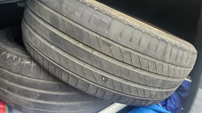  Pneus Michelin 205/ 55 /16 / 70% de borracha 