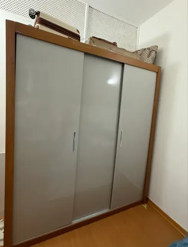 Guarda roupa porta de correr
