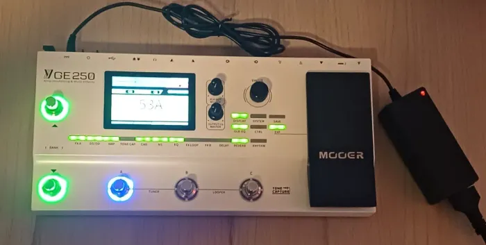 Pedaleira Mooer GE250 