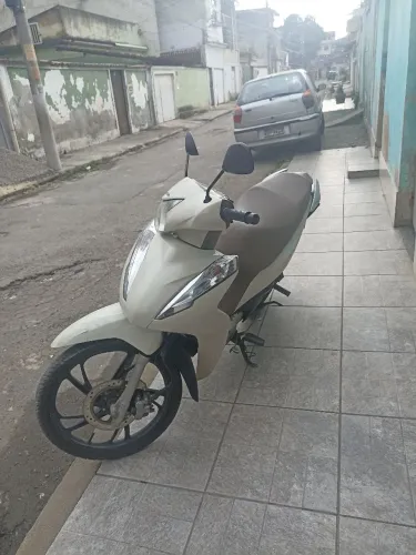 Biz 125 2020 doc em dia R$ 12000,00