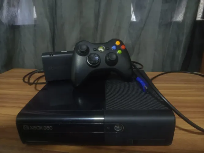 Xbox 360 super slim rgh+aurora seminovo com 200 jogos