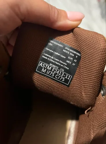 Bota muito confortável em boas condições para uso