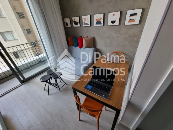 Apartamento mobiliado à venda na Vila Mariana, próximo ao metrô.