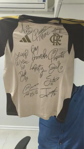CAMISA TREINO FLAMENGO AUTOGRAFADA TAM M