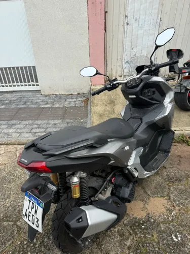 Honda ADV prata perfeita