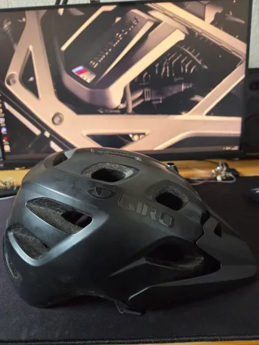 Capacete Giro Fixture