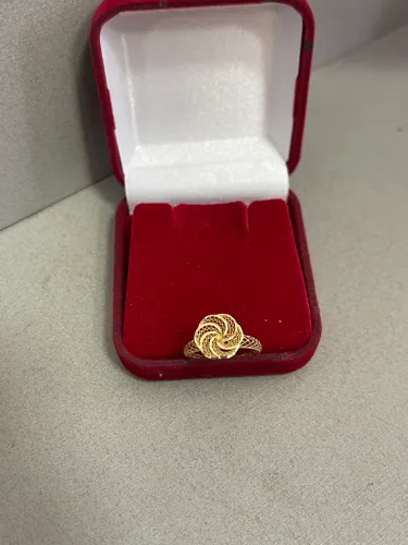 Anel Flor de ouro 1.09g 18k procedência garantia eterna
