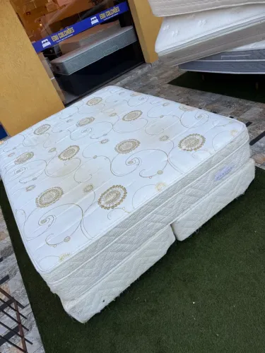 Colchão QUEEN com colchão MAXFLEX LÁTEX -