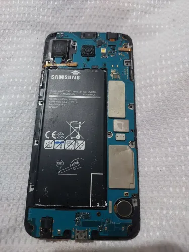 Celular J4 retirada de peças