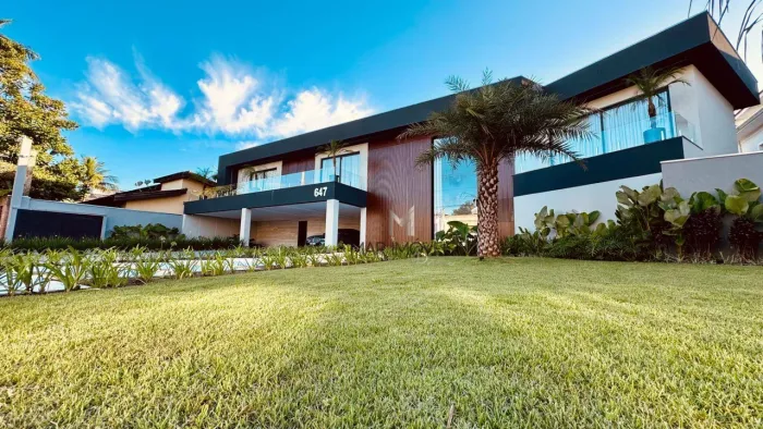 Casa à Venda no Condomínio Jardim Acapulco em Guarujá | Mar Imóveis Prime