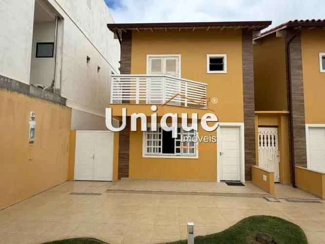 Casa com 2 suítes, à Venda a Poucos Metros da Praia do Foguete.