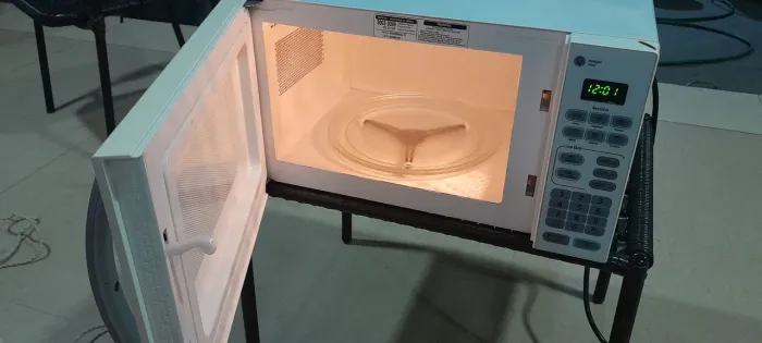Micro-ondas consul, 21 litros, 100% funcionando, em muito bom estado.