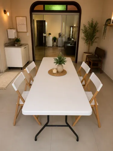 Mesa dobrável com 4 cadeiras dobráveis - Semi nova