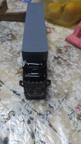 Miniatura carreta da mercedes com cavalinho de metal