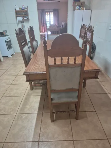 Mesa Antiga de Jantar Talhada na Madeira +8 cadeiras