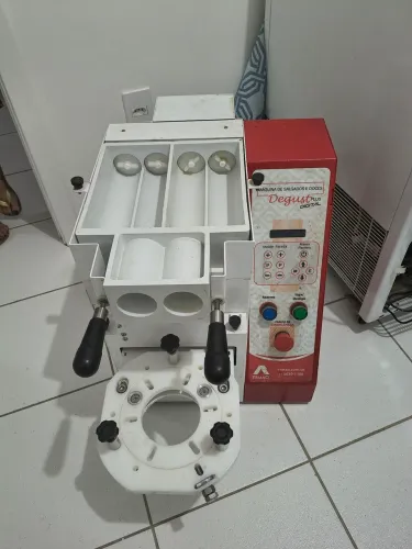 Máquina modeladora de salgados