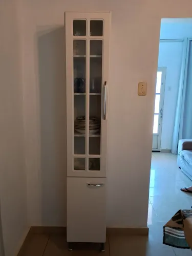 Paneleira de cozinha com porta de vidro