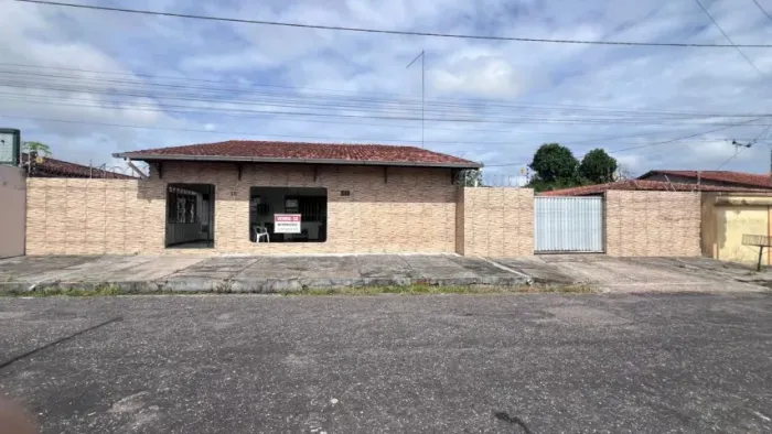 Casa com 4 quartos sendo duas suítes no bairro nova olinda em Castanhal/Pa.
