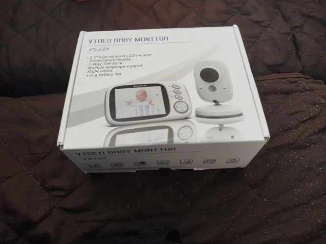 Vende-se babá eletrônica