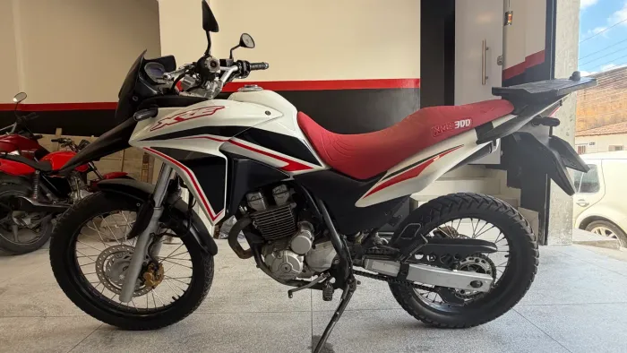 Xre 300c bem conservada,em dia !