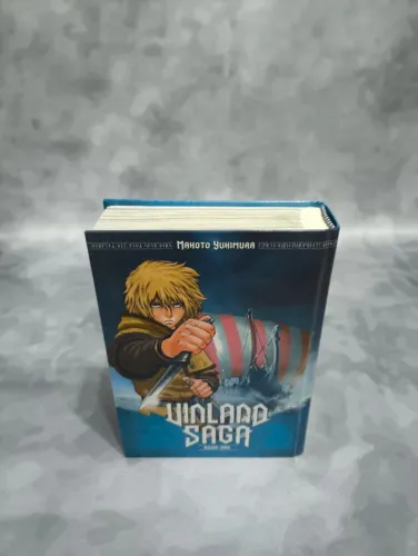 Mangá Vinland saga Volume 1 em inglês capa dura, excelente estado