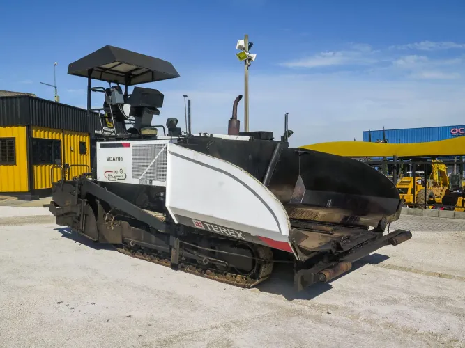 Vibroacabadora TEREX VDA700 2007 com de operação