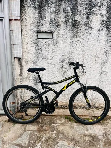 Bicicleta Andes Aro 26 - 21 Marchas - Suspensão Dianteira - Excelente Estado