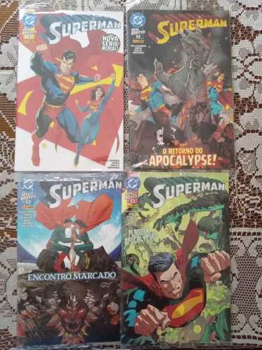 Quatro volumes hqs do Superman vols 1, 2, 3 e 4 da panini comics