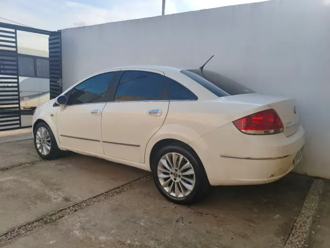 Fiat Linea Essence 1.8 Flex 16V 4P 2013