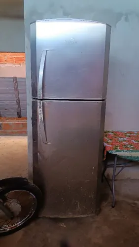 VENDO GELADEIRA com defeito