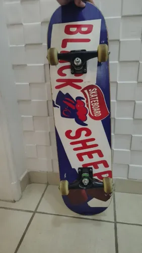 Skate Street - semi-novo + capacete, joelheira, cotoveleira e munhequeira