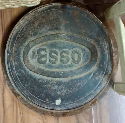 Antiga tampa de Ferro Fundido ESSO Colecionismo