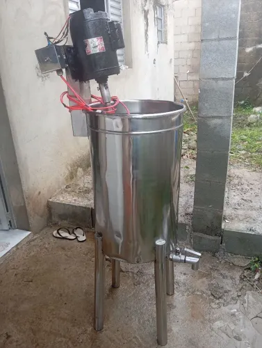 Batedor e triturador industrial 100L