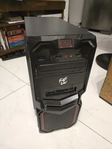 Gabinete Gamer usado