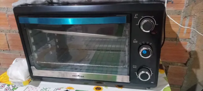 Vendo forno elétrico semi novo, usado somente duas vezes.