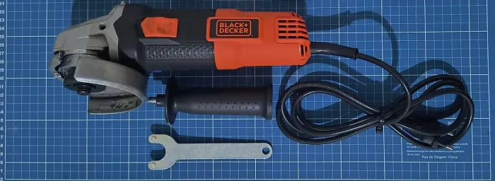 Esmerilhadeira Black Decker 127V + 2 Discos