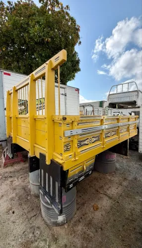 Carroceria F-1000/D20 carga seca 2,40 metros