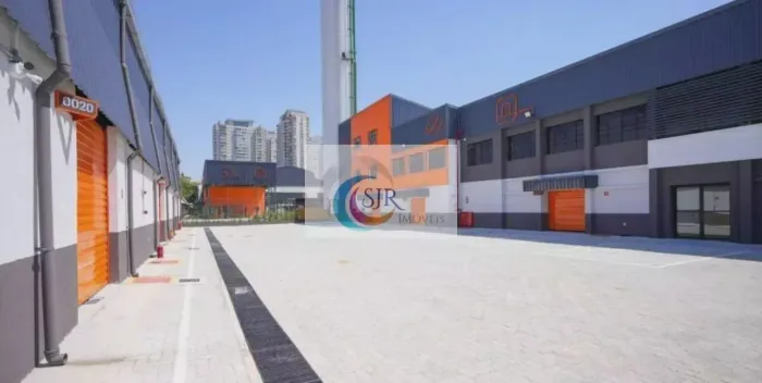 Imóvel para aluguel possui 9943 metros quadrados em Vila Anastácio - São Paulo - SP