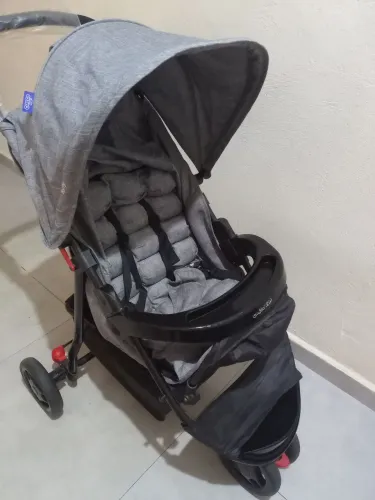 Carinho de bebê cosco
