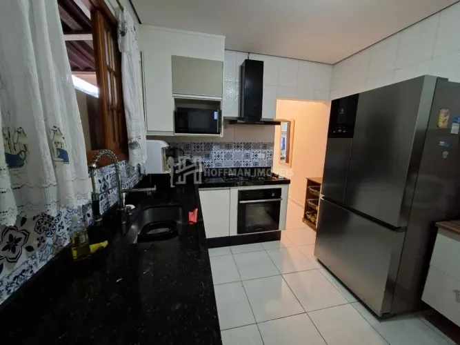 Casa com 2 dormitórios à Venda, 74 m² - Santo Antônio.