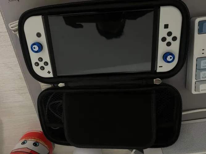 Nintendo Switch OLED com 4 jogos