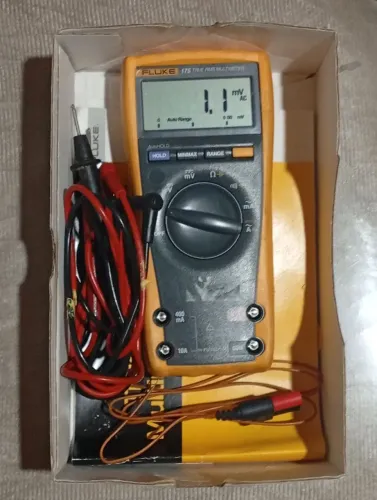 Multímetro digital True-RMS Fluke 175