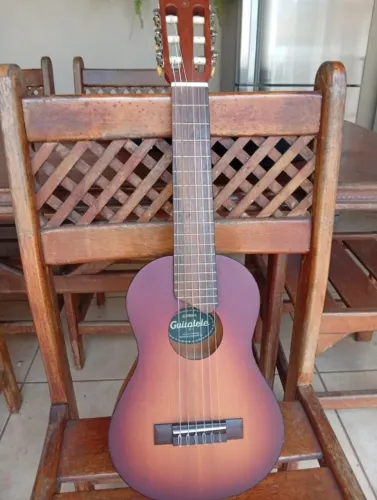 Guitalele Yamaha GL1 Original - 6 Cordas - Sunburst