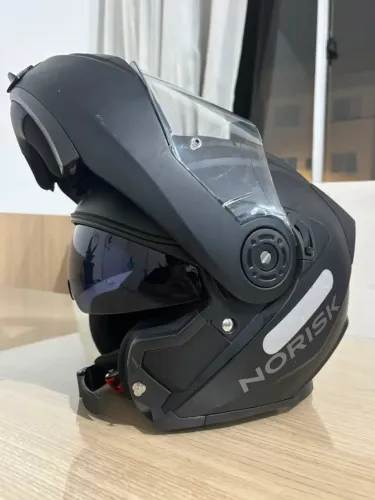 Capacete Norisk Escamoteável ff345 Preto (1 Mês de Uso)